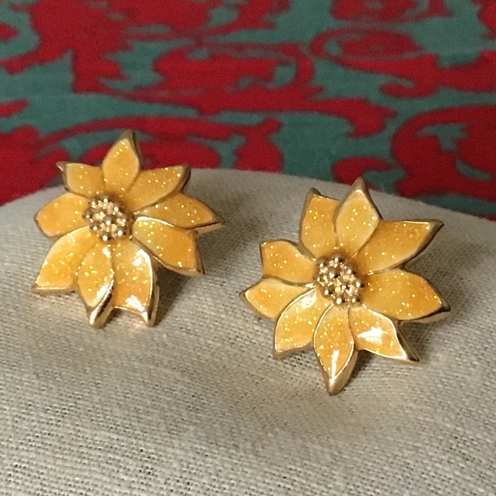 Vintage Avon Poinsettia Earrings Gold Tone Glitter Enameled Pierced Signed